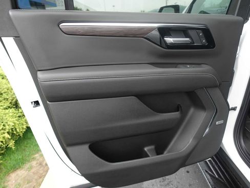 New 2025 Chevrolet Suburban Premier AWD/4WD image 26