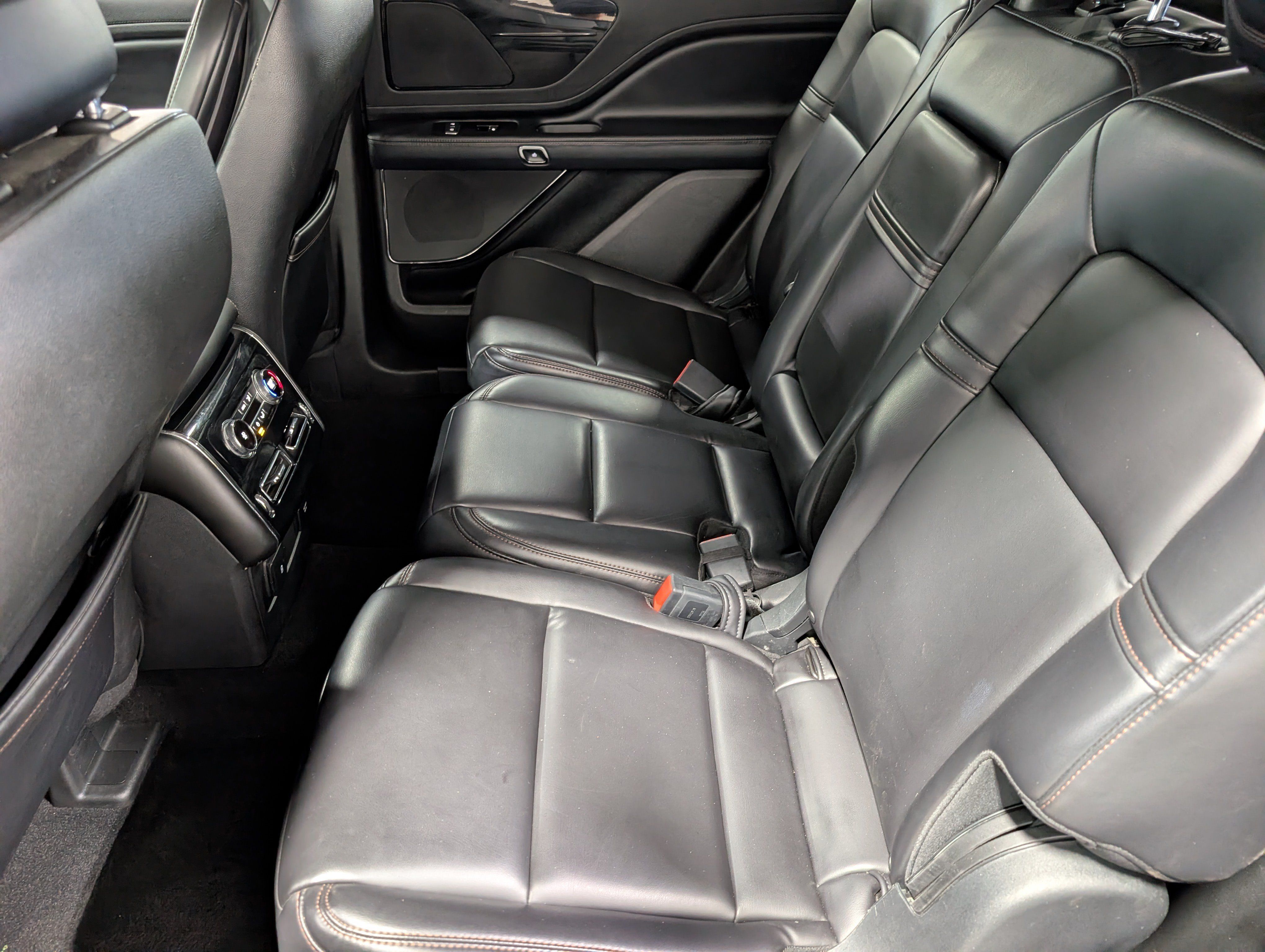 Used 2020 Lincoln Aviator AWD image 11