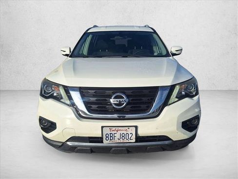 Used 2017 Nissan Pathfinder S image 2