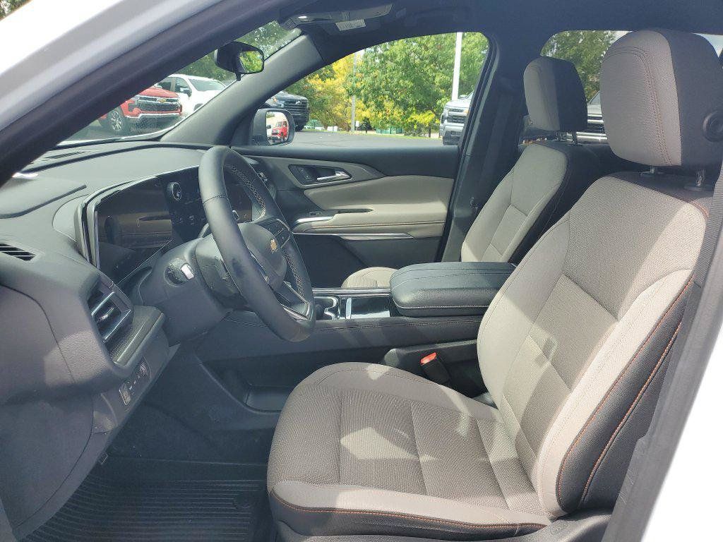 Used 2024 Chevrolet Traverse LT w/ LPO, Floor Liner Package AWD/4WD image 5