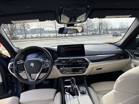 Used 2021 BMW 530i xDrive image 10
