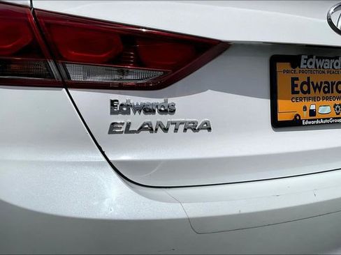 Used 2018 Hyundai Elantra SE FWD image 21