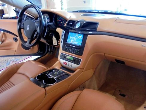 Used 2009 Maserati GranTurismo S RWD image 8
