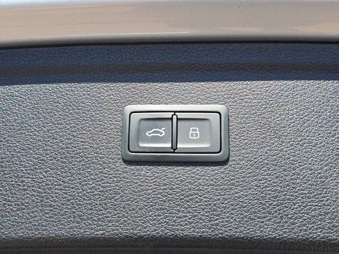 Used 2021 Audi Q5 Prestige AWD/4WD image 16