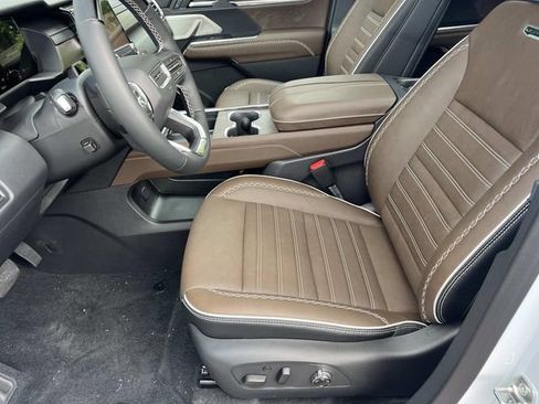 New 2026 GMC Acadia Denali Ultimate w/ LPO, Floor Liner Package AWD/4WD image 18