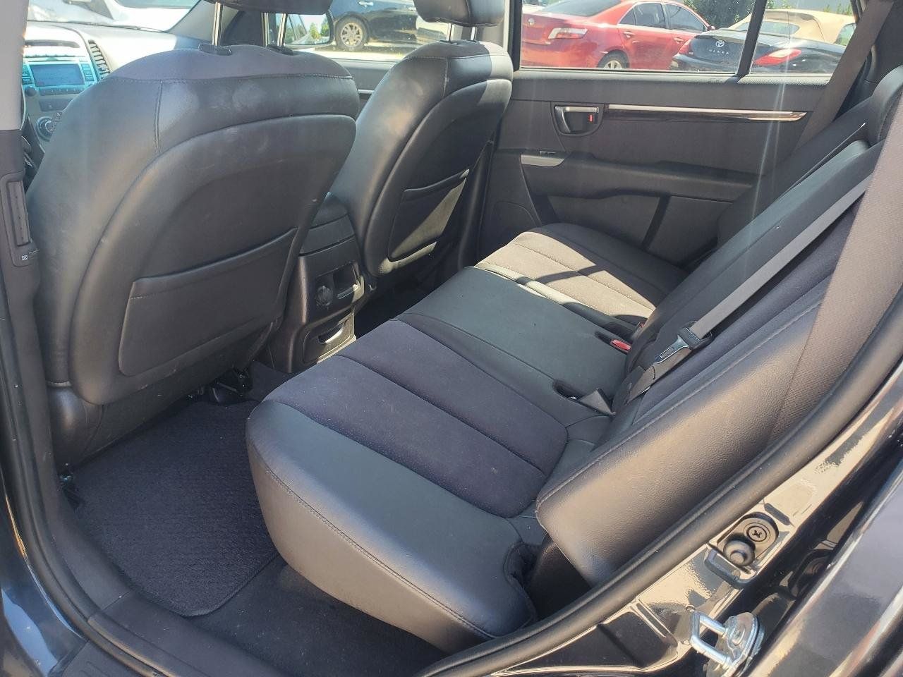 Used 2011 Hyundai Santa Fe SE FWD image 13