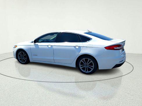 Used 2019 Ford Fusion Titanium FWD image 5
