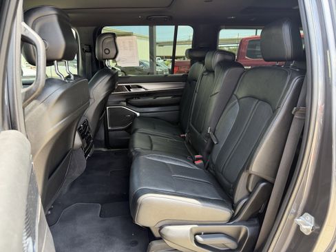 Used 2023 Jeep Wagoneer Series II RWD image 31