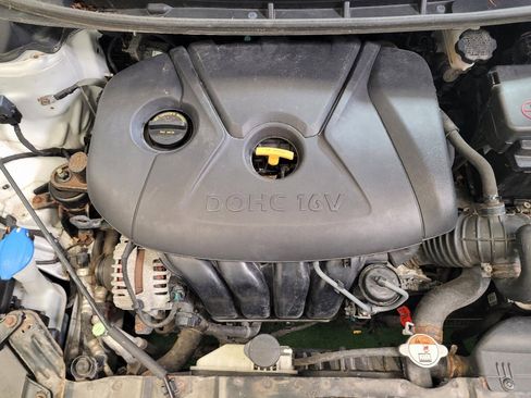 Used 2016 Hyundai Elantra Limited image 30