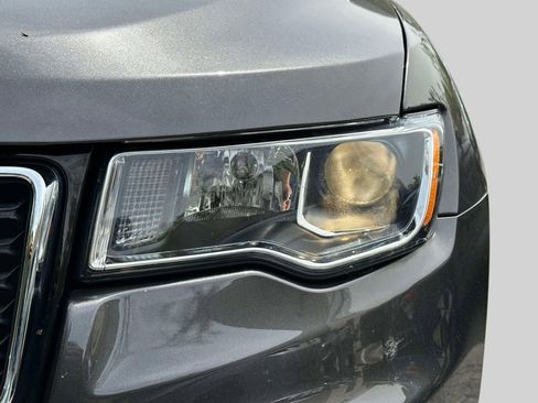 Used 2021 Jeep Grand Cherokee Laredo AWD/4WD image 7