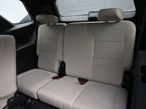 Used 2023 Chevrolet Traverse LS image 15