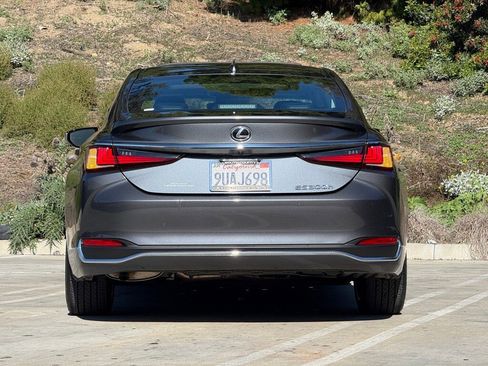 Certified 2025 Lexus ES 300h w/ Premium Package image 11