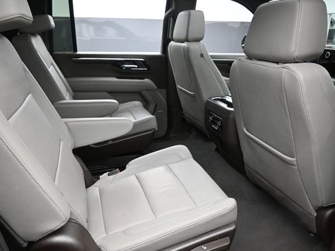 Used 2025 Chevrolet Suburban LT w/ Comfort Package AWD/4WD image 28