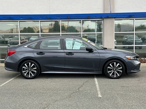 Used 2022 Honda Civic EX image 3