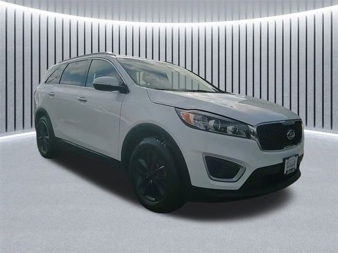 Used 2017 Kia Sorento LX w/ LX V6 Convenience Package image 1