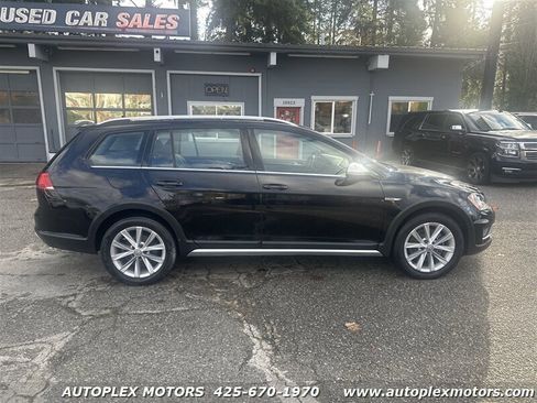 Used 2017 Volkswagen Golf Alltrack SE image 8