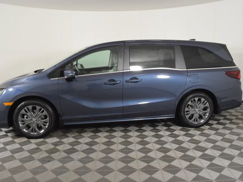 New 2026 Honda Odyssey Touring image 9