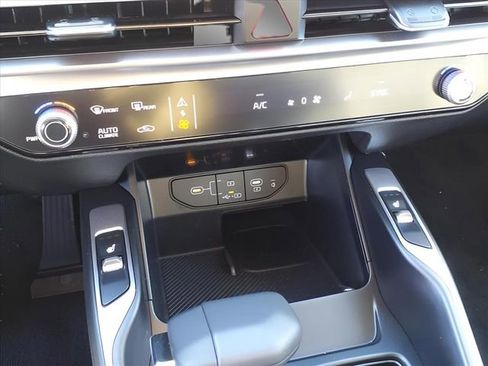 New 2025 Kia Sorento S AWD/4WD image 9