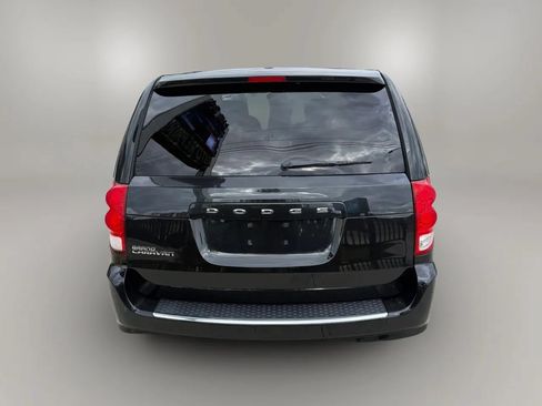 Used 2019 Dodge Grand Caravan SE w/ UConnect Hands-Free Group FWD image 6