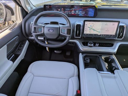 New 2026 Ford Expedition Platinum w/ Driver's Package image 19