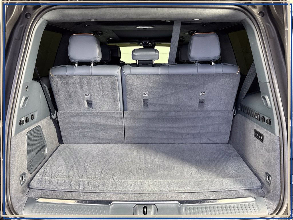 Used 2024 Jeep Grand Wagoneer Series III w/ Rear Seat Video Group 1 AWD/4WD image 36