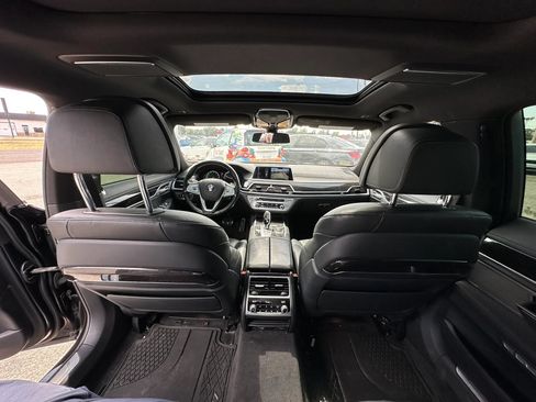 Used 2018 BMW 750i RWD image 15