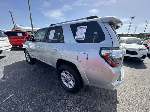 Used 2019 Toyota 4Runner SR5 AWD/4WD image 7