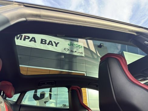 Used 2022 Porsche Taycan image 33