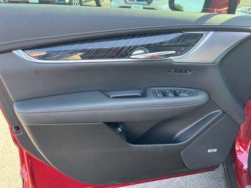 Used 2024 Cadillac XT6 Premium Luxury w/ LPO, Floor Liner Package FWD image 11