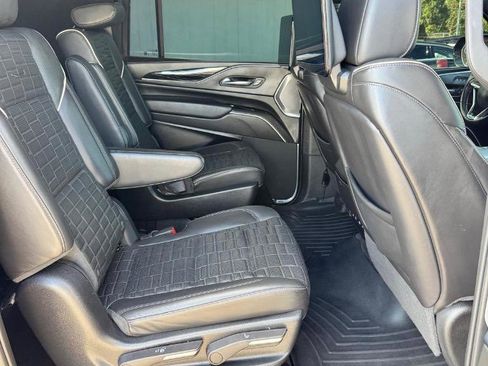 Used 2023 Cadillac Escalade ESV V image 31