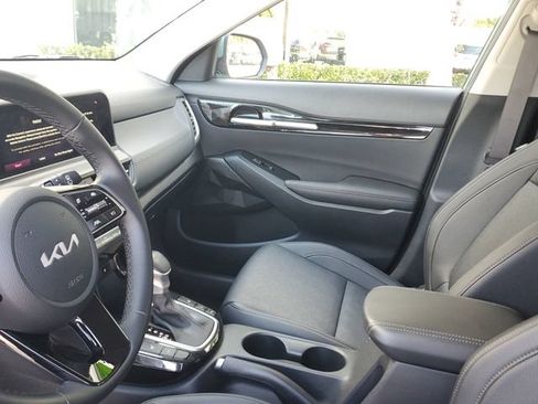 Used 2025 Kia Seltos EX FWD image 22