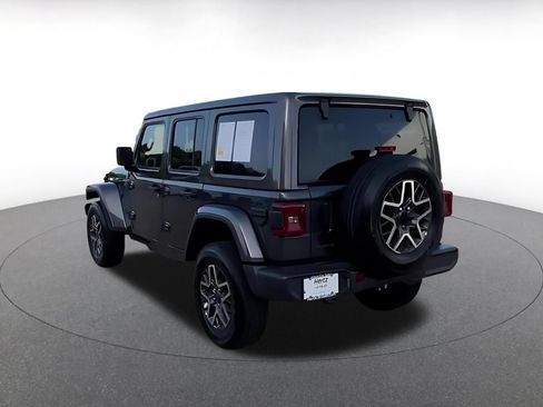 Used 2025 Jeep Wrangler Unlimited Sahara AWD/4WD image 11
