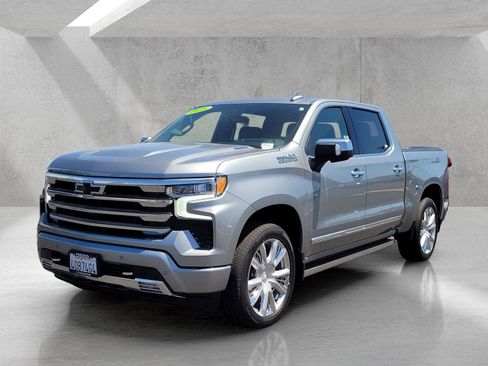 Used 2025 Chevrolet Silverado 1500 High Country AWD/4WD image 9