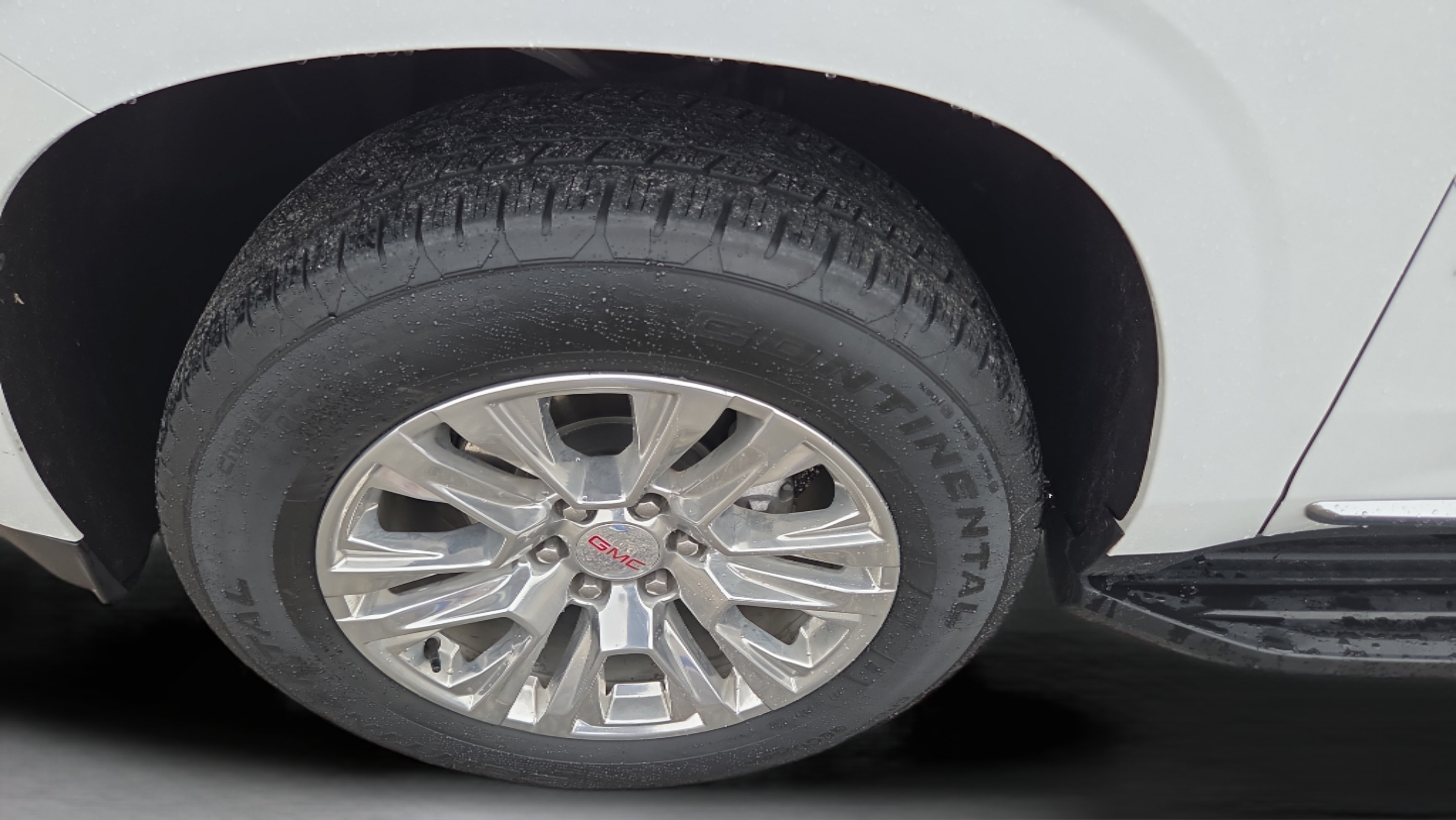 Used 2025 GMC Yukon XL Denali AWD/4WD image 9