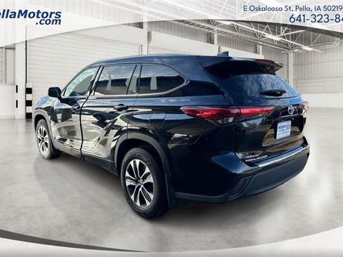 Used 2022 Toyota Highlander XLE image 5