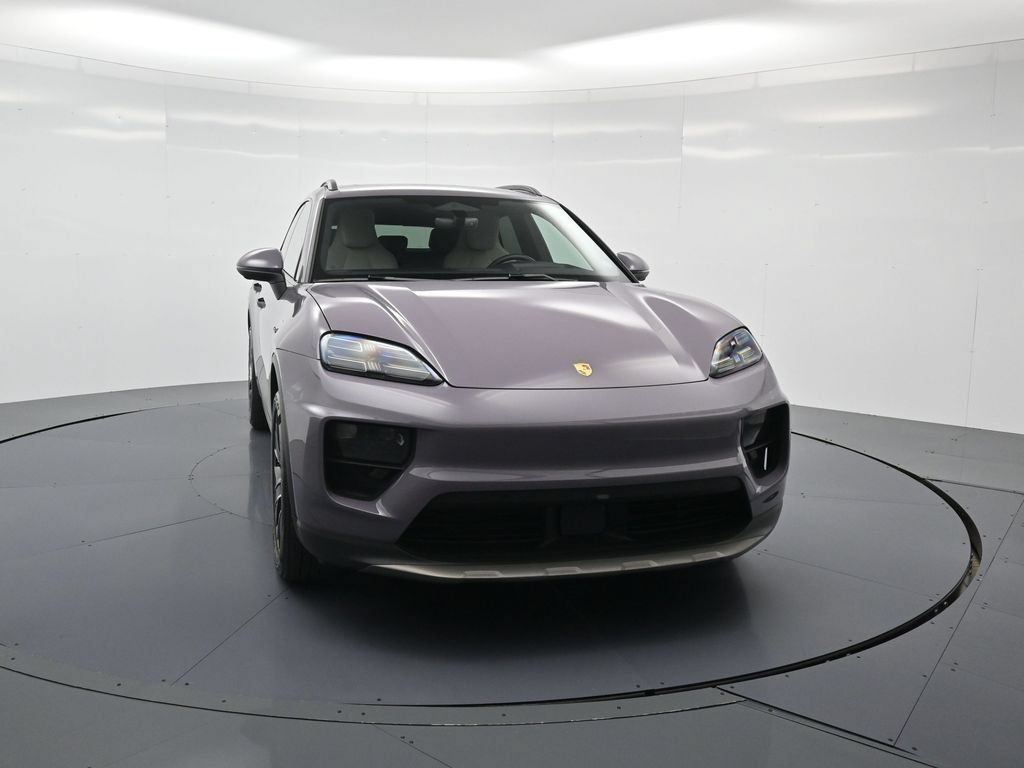Certified 2025 Porsche Macan 4S Electric AWD/4WD image 30