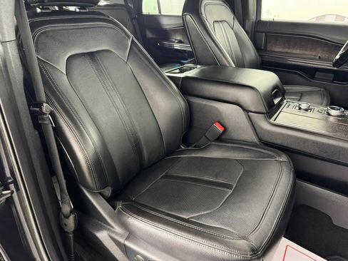 Used 2020 Ford Expedition Limited w/ Equipment Group 301A AWD/4WD image 38
