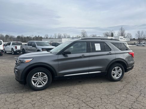 Certified 2022 Ford Explorer XLT w/ Equipment Group 202A image 8