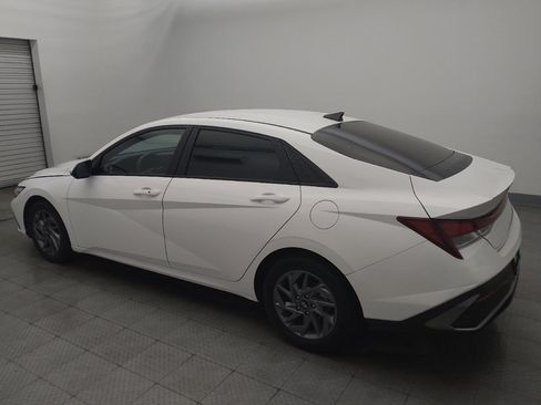 Used 2024 Hyundai Elantra SEL FWD image 3