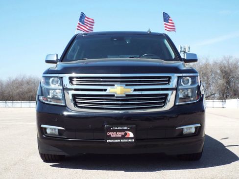 Used 2015 Chevrolet Suburban LTZ RWD image 2