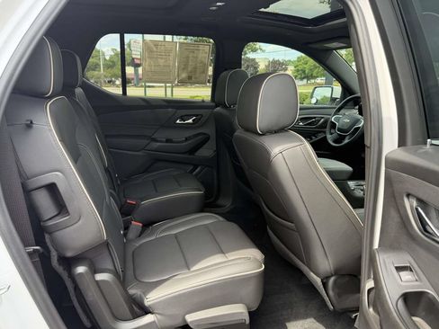 Used 2023 Chevrolet Traverse Premier FWD image 13