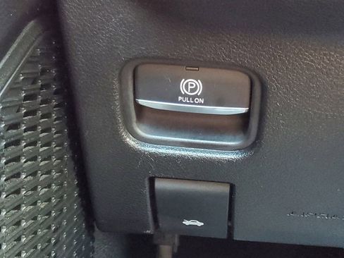 Used 2024 Jeep Grand Cherokee L Laredo image 34