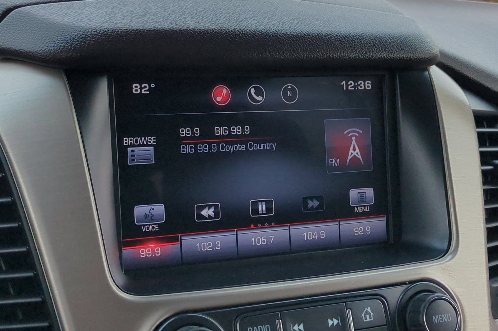 Used 2015 GMC Yukon Denali w/ Premium Package AWD/4WD image 25