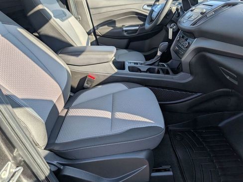 Used 2017 Ford Escape SE image 43