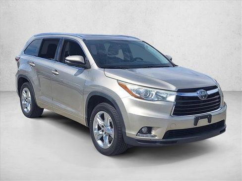 Used 2015 Toyota Highlander Limited Platinum image 3