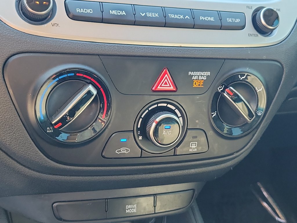 Used 2022 Hyundai Accent SE FWD image 29