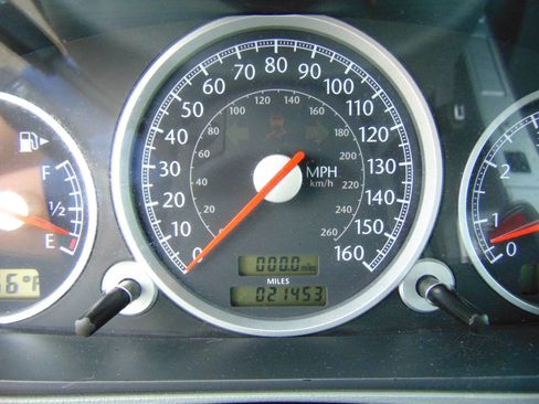 Used 2005 Chrysler Crossfire Limited RWD image 16