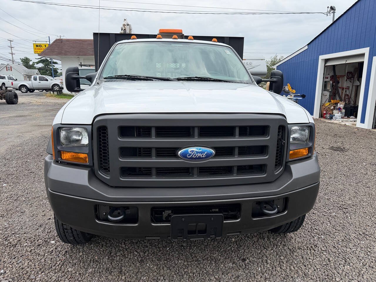 Used 2005 Ford F550 2WD Regular Cab Super Duty image 2
