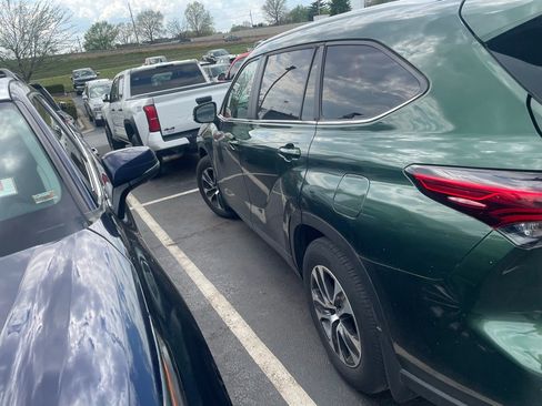 Used 2023 Toyota Highlander XLE image 8