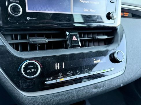 Used 2022 Toyota Corolla LE image 20